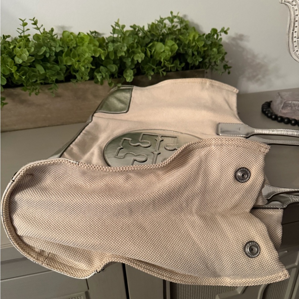 Tory Burch Tote - Picture 10 of 16